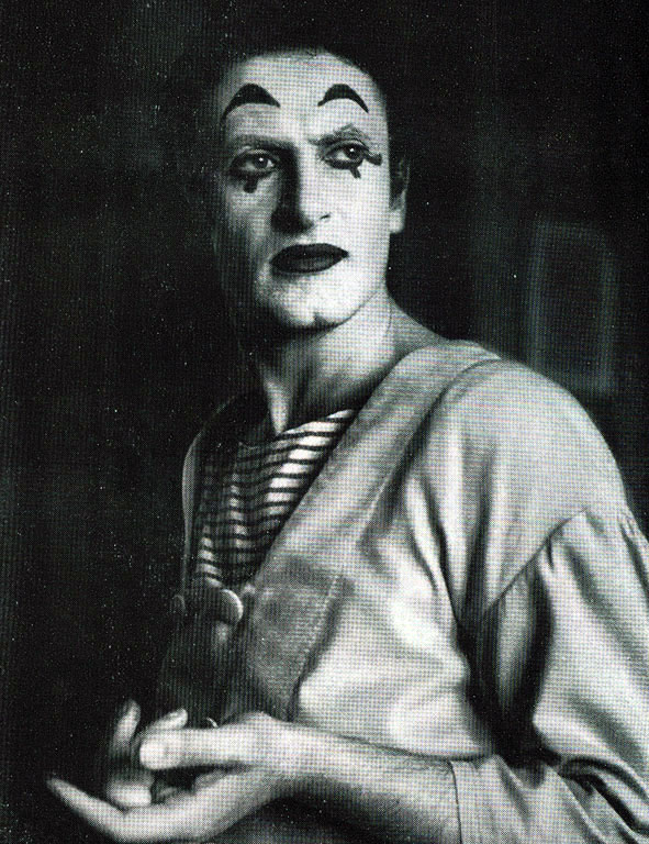 Marcel Marceau, immagine tratta dal volume "A la rencontre de la mime et des mimes Decroux, Barrault, Marceau / Jean Dorcy"