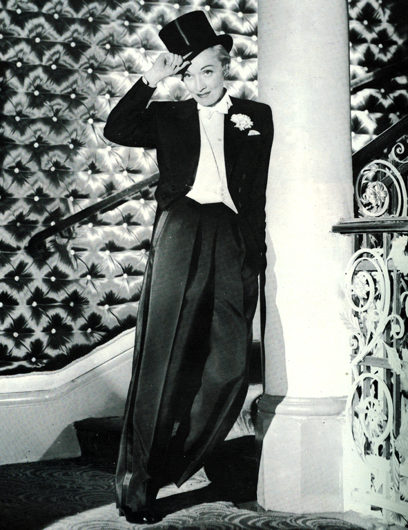 Marlene Dietrich, immagine tratta dal volume "La comédie musicale : histoire en images du film musical / John Springer"